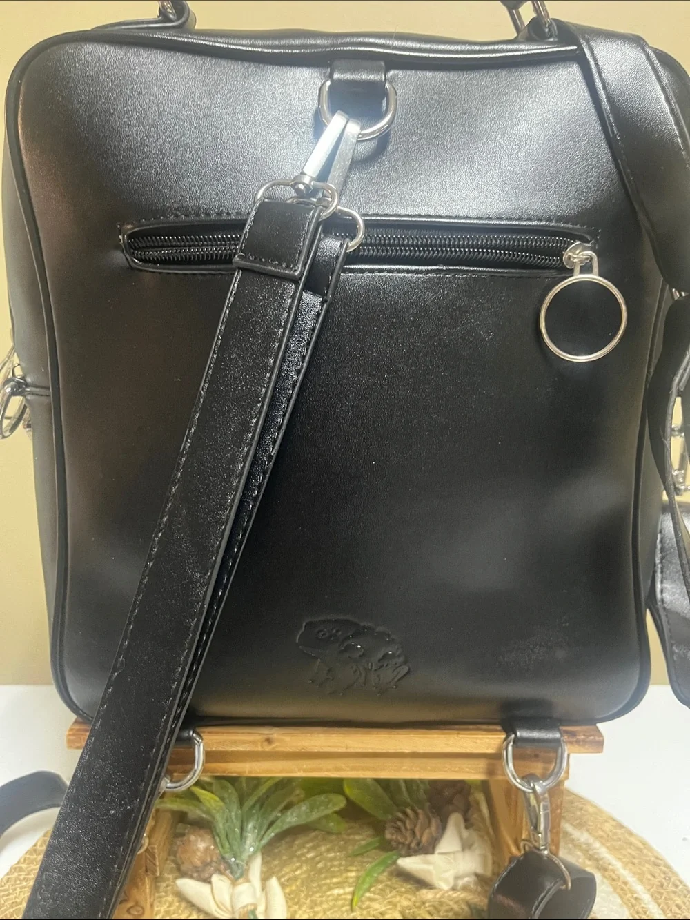 Vinyl leather Tree Frog Pin Backpack new condition
